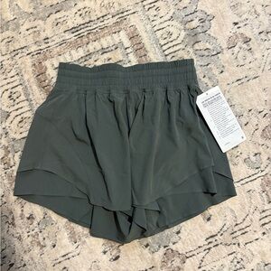 NWT RARE lululemon athletica Shake It Out 2.5” Running Short sz XS
